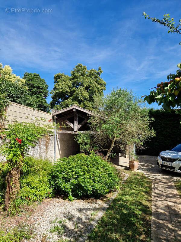 Maison bourgeoise 214 m2 en cœur de ville, avec piscine et jardin magnifique de 1300 m2. Garage, cave - photo 23