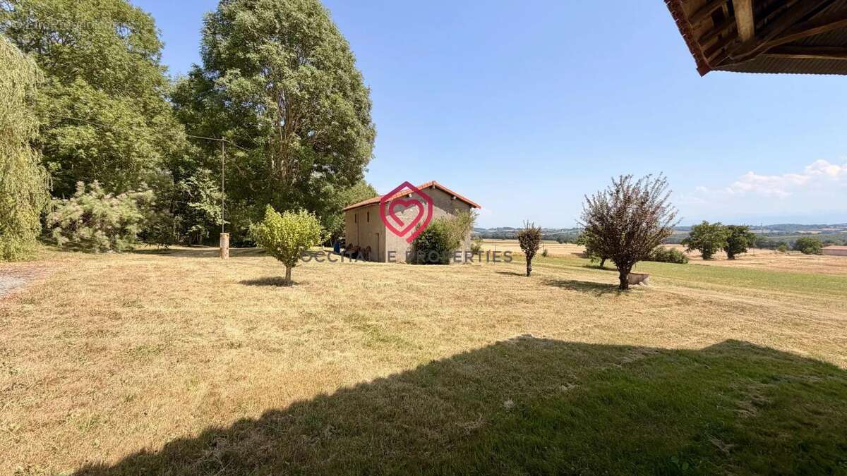 Propriété avec deux habitations et dépendances sur 1,3ha de terrain - photo 13