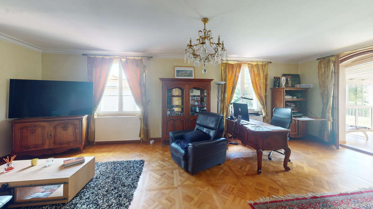 Maison à BRIVES-CHARENSAC