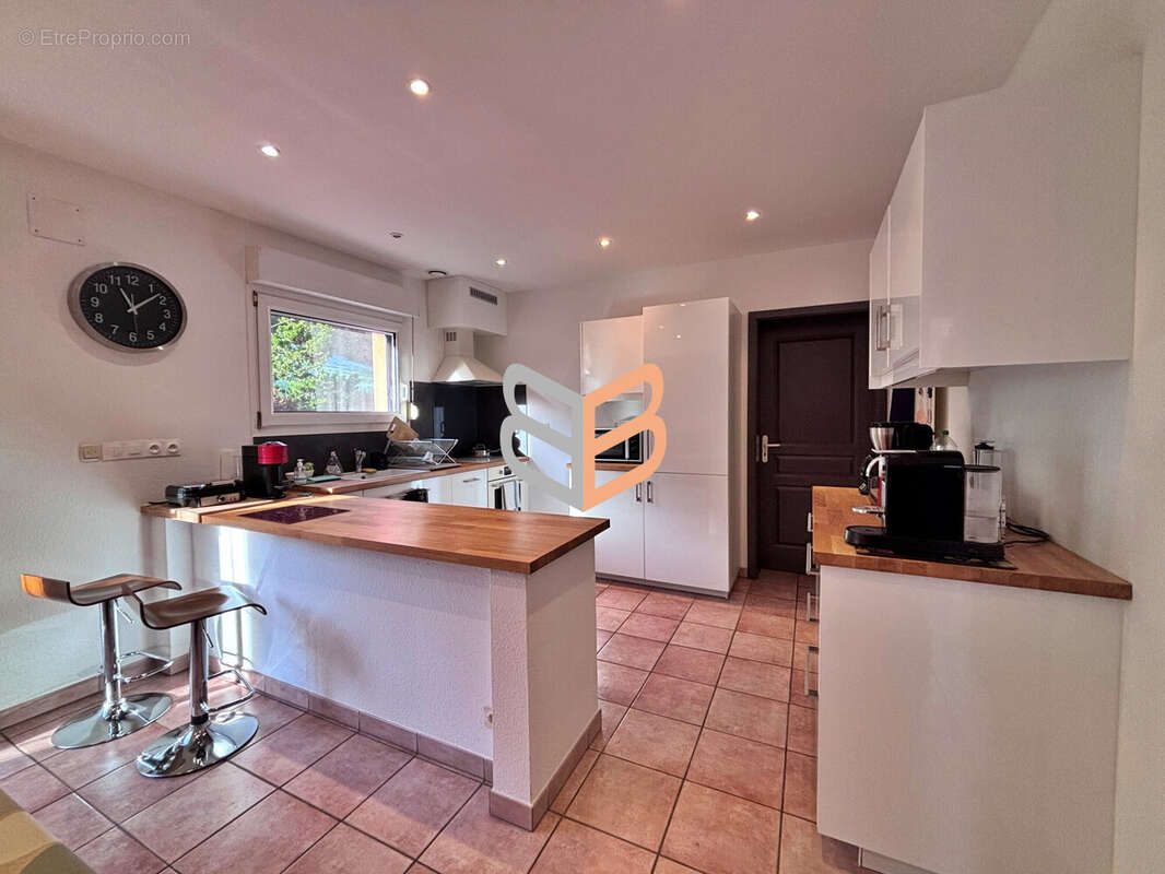 Maison 141 m² à Thil  - photo 4