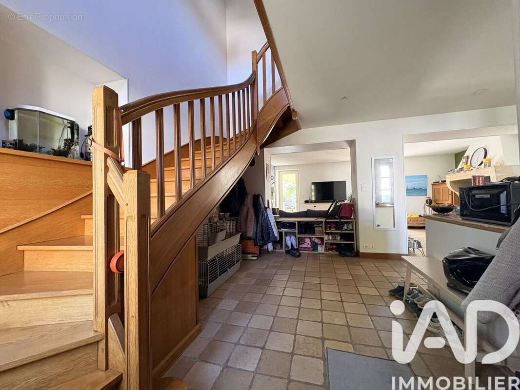 Maison 168 m² à Drevant  - photo 5