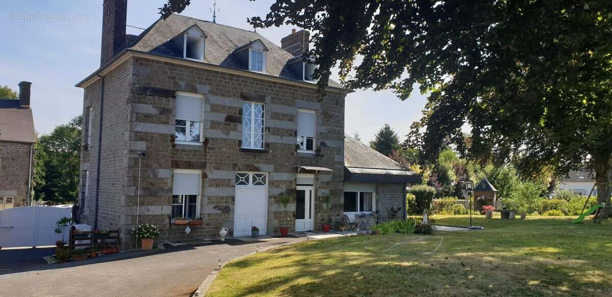Maison 220 m² à La Carneille  - photo 4
