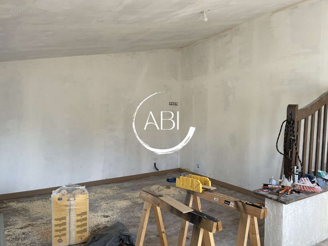 Maison à LE MENIL-DE-BRIOUZE