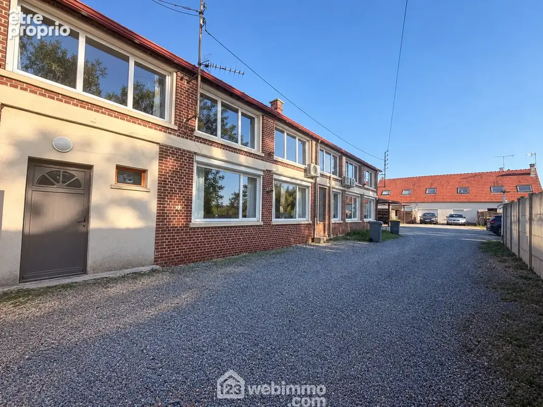 Ensemble immobilier d'une surface de 510 m² comprenant 4 maisons et 2 appartements - Appartement à MONS-EN-LAONNOIS