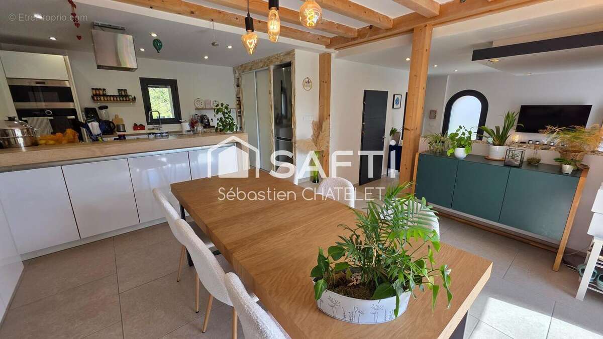 Photo 2 - Maison à LA CHAPELLE-DU-MONT-DU-CHAT