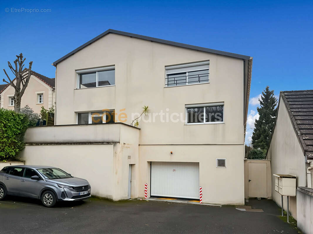 Appartement à BRIE-COMTE-ROBERT