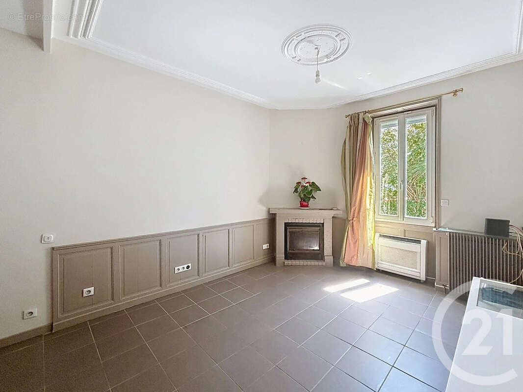 Maison 138 m² à Gond-Pontouvre  - photo 2
