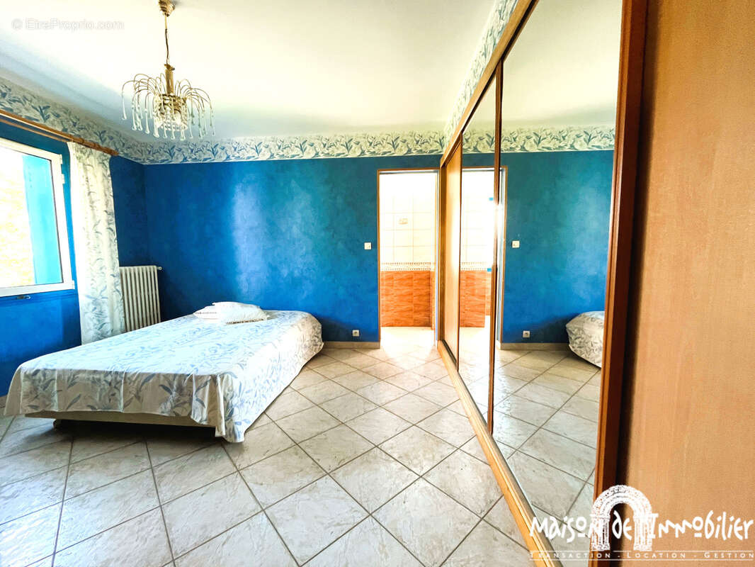 Maison en partie sur sous sol - 6 pieces - beau jardin - sud royan - photo 5