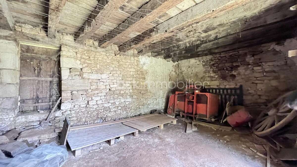 Grange en pierre a magnifier, 150m² au sol - photo 5