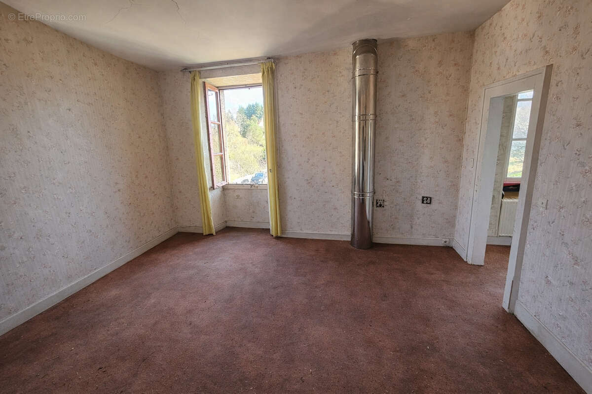 Maison à EYMOUTIERS