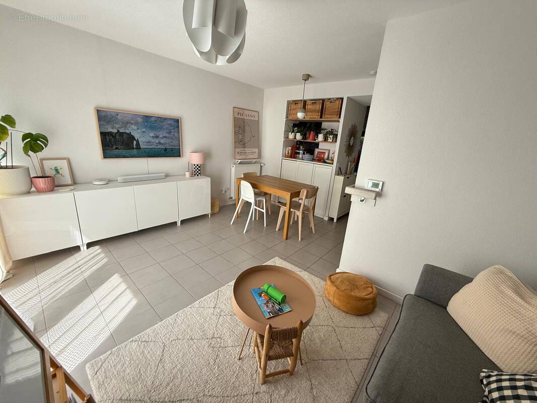 Appartement à PAREMPUYRE