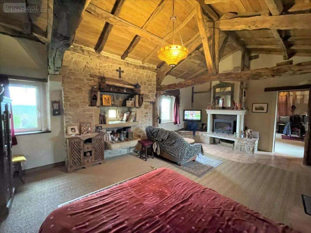 Maison à LENTILLAC-SAINT-BLAISE