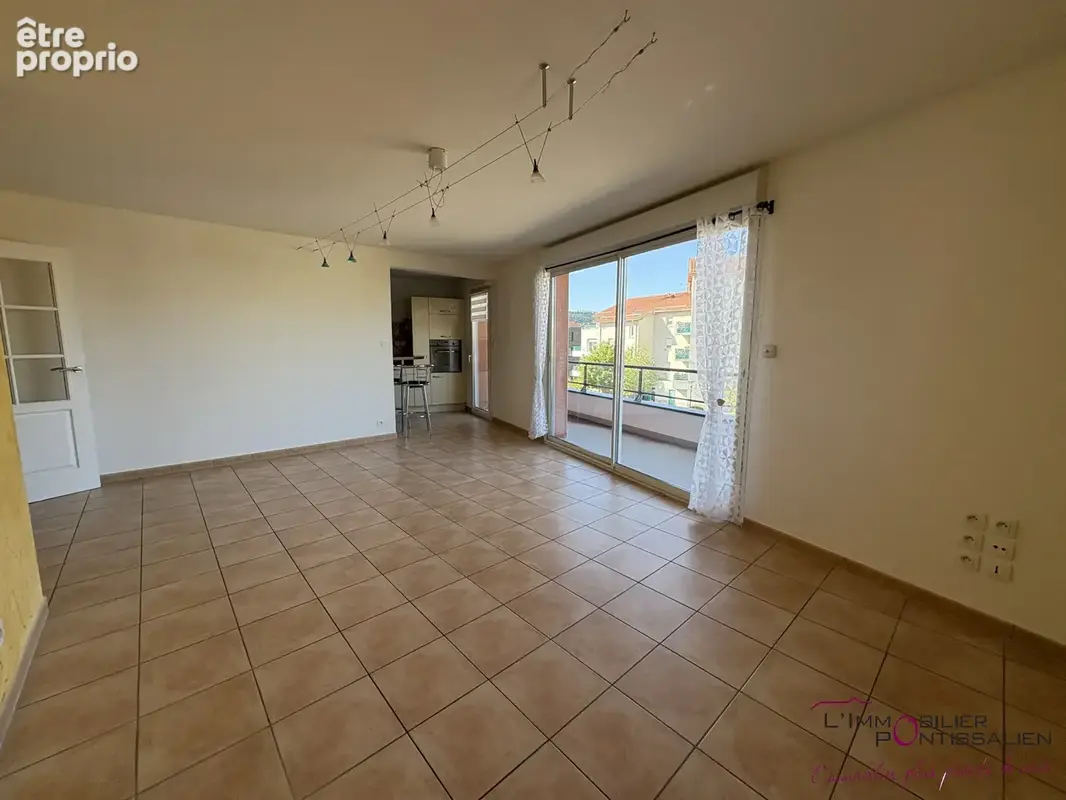 Pontarlier - les epinettes : appartement de type 3 avec ascenseur, terrasse, cave, box en sous-sol et parking - photo 9