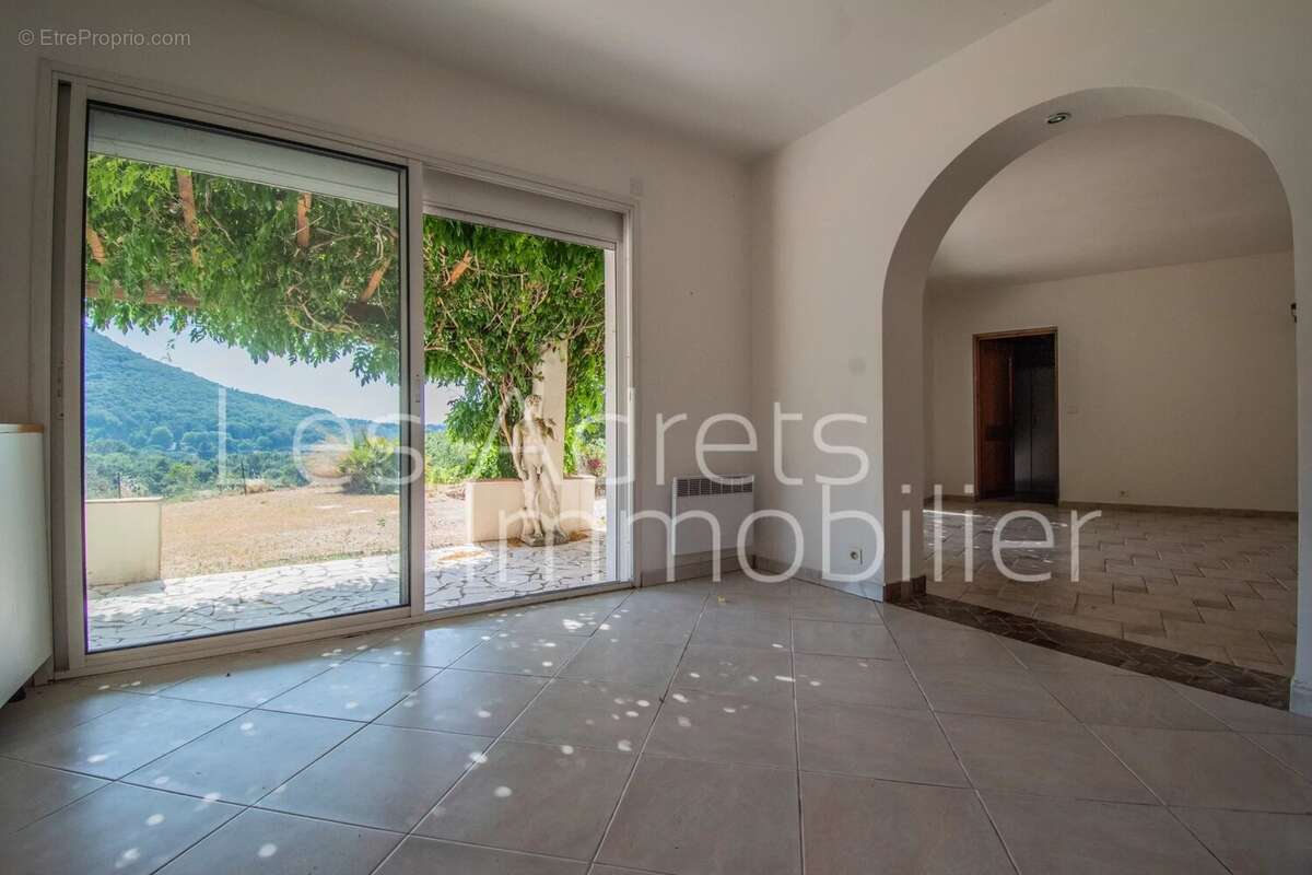 Propriété avec terrain plat et vue Estérel - photo 13