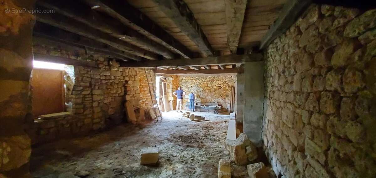Charmante Maison de Village en Pierre avec un Potentiel Exceptionnel - photo 6