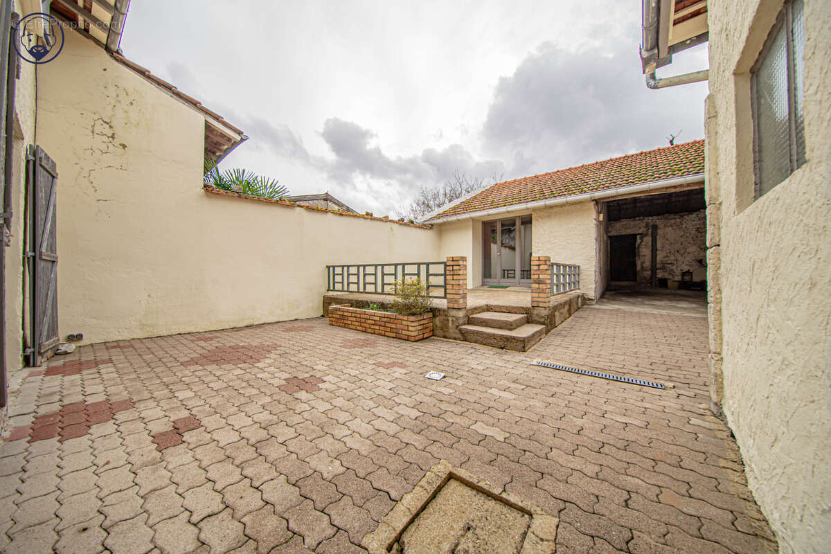 Maison à VELAINES