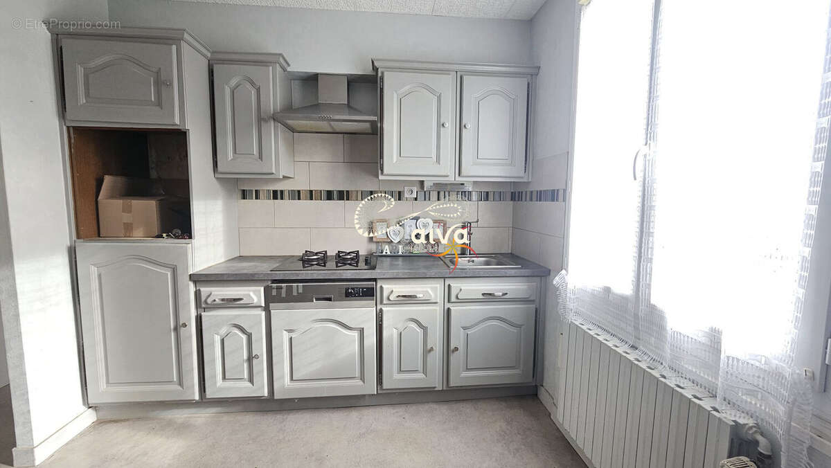 Maison à vendre sur Combourg rez-de-chaussée surélevé 3 niveaux sous sol 3 chambres jardin garage terrain constructible proche commodités écoles gare Taiva-Immobilier  - Maison à COMBOURG