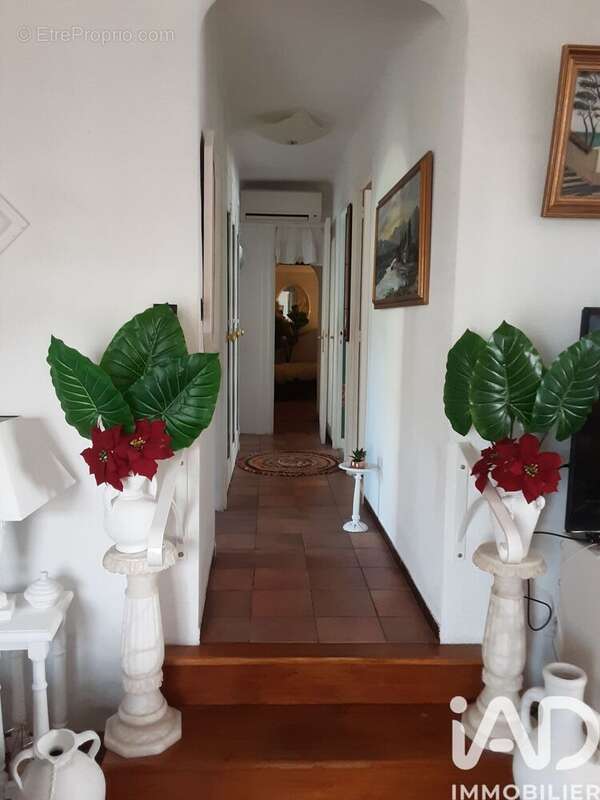 Photo 2 - Maison à ENSUES-LA-REDONNE