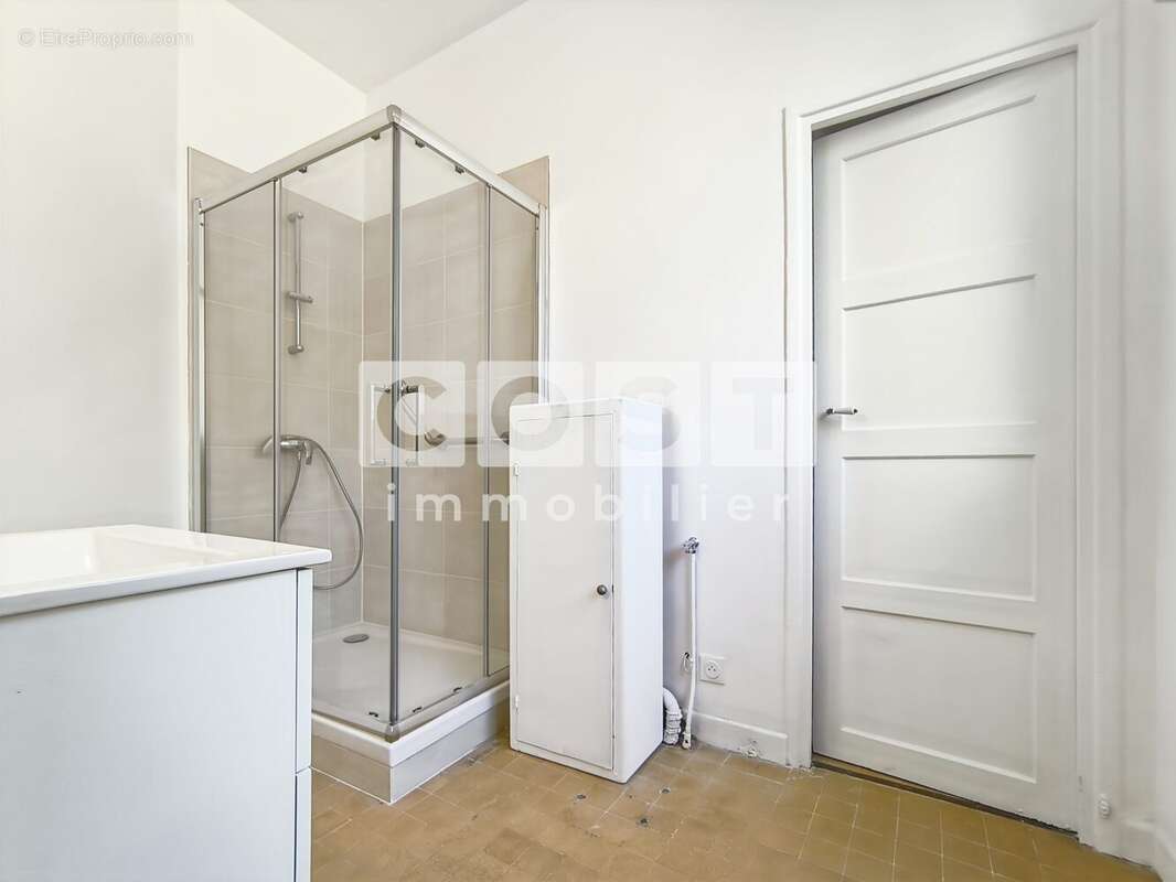 Appartement à COURBEVOIE