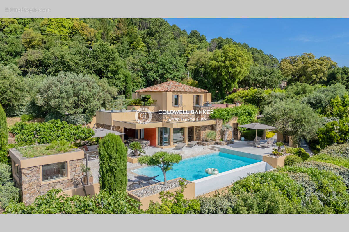 Maison à LA GARDE-FREINET
