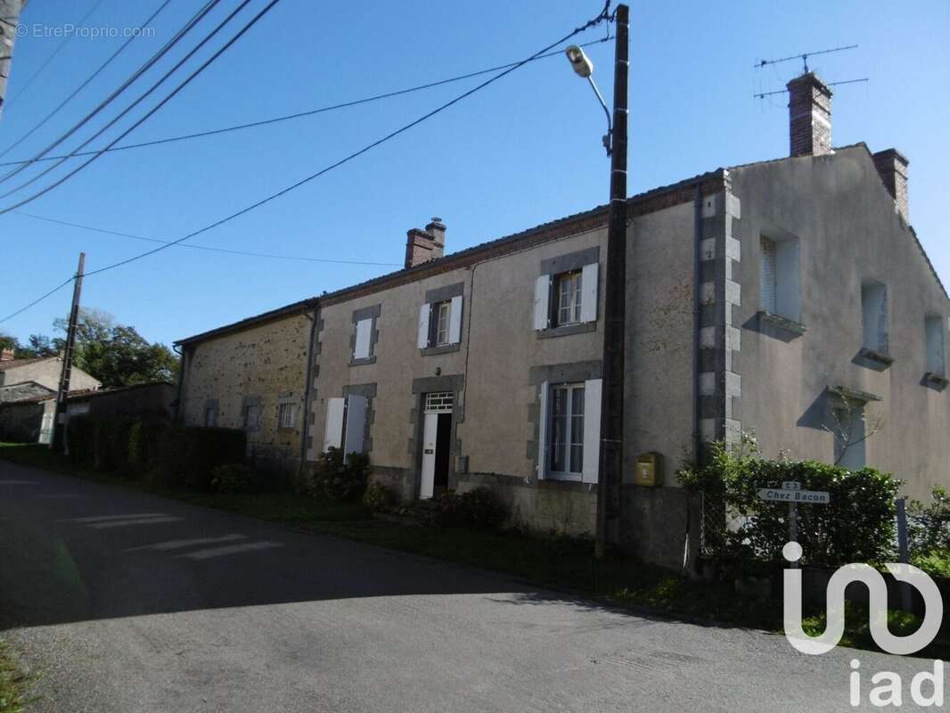 Photo 3 - Maison à BUSSIERE-POITEVINE