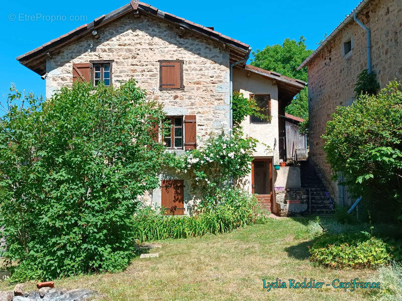 Maison à SAINT-VICTOR-MONTVIANEIX