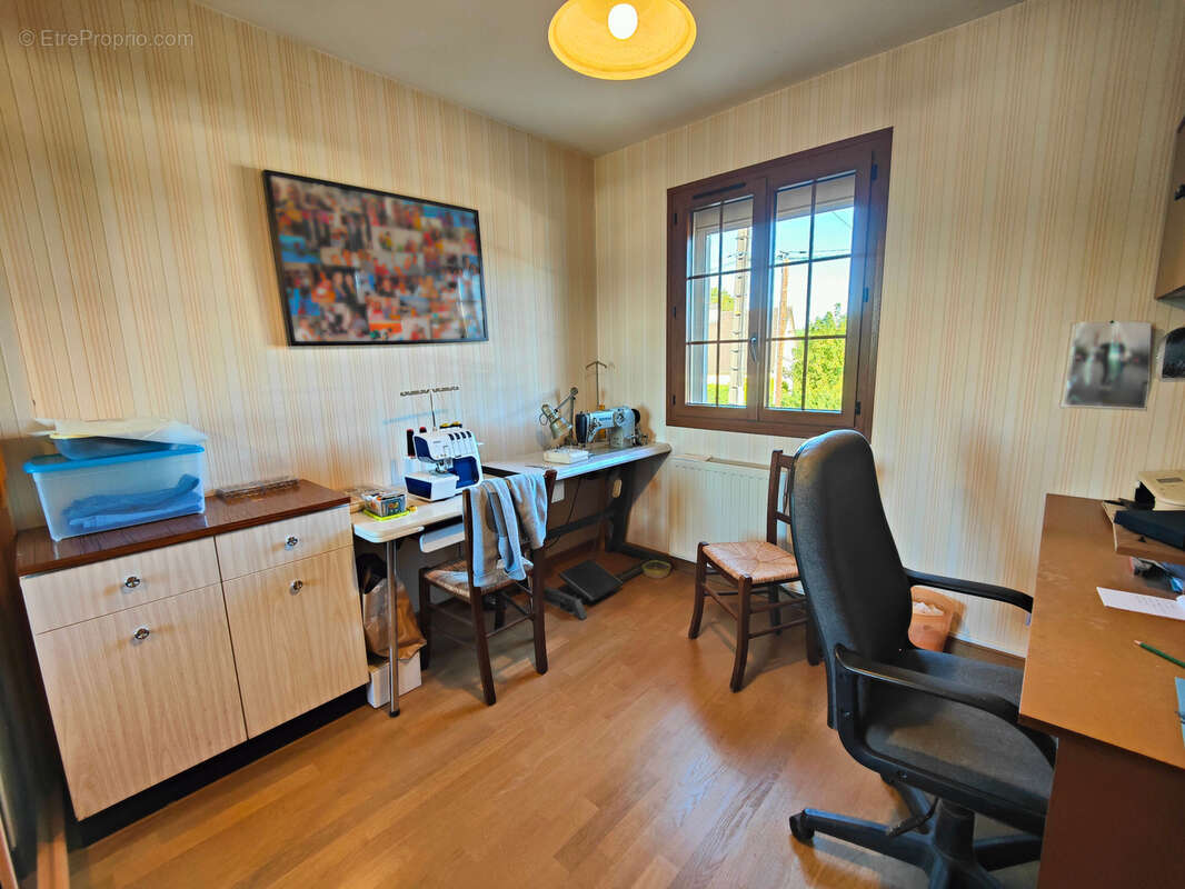 Maison à LAROCHE-SAINT-CYDROINE