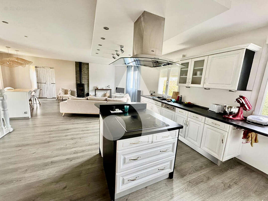 Maison à NEUFCHATEAU