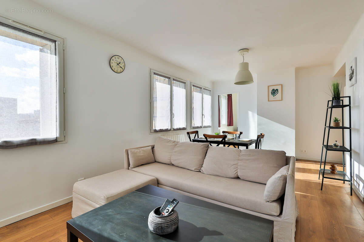 Appartement à LE REVEST-LES-EAUX