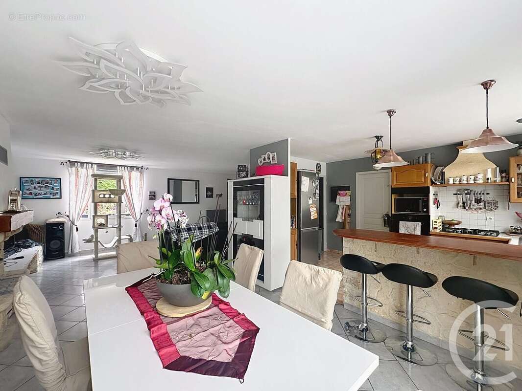 Maison à MONTIGNY-LENCOUP