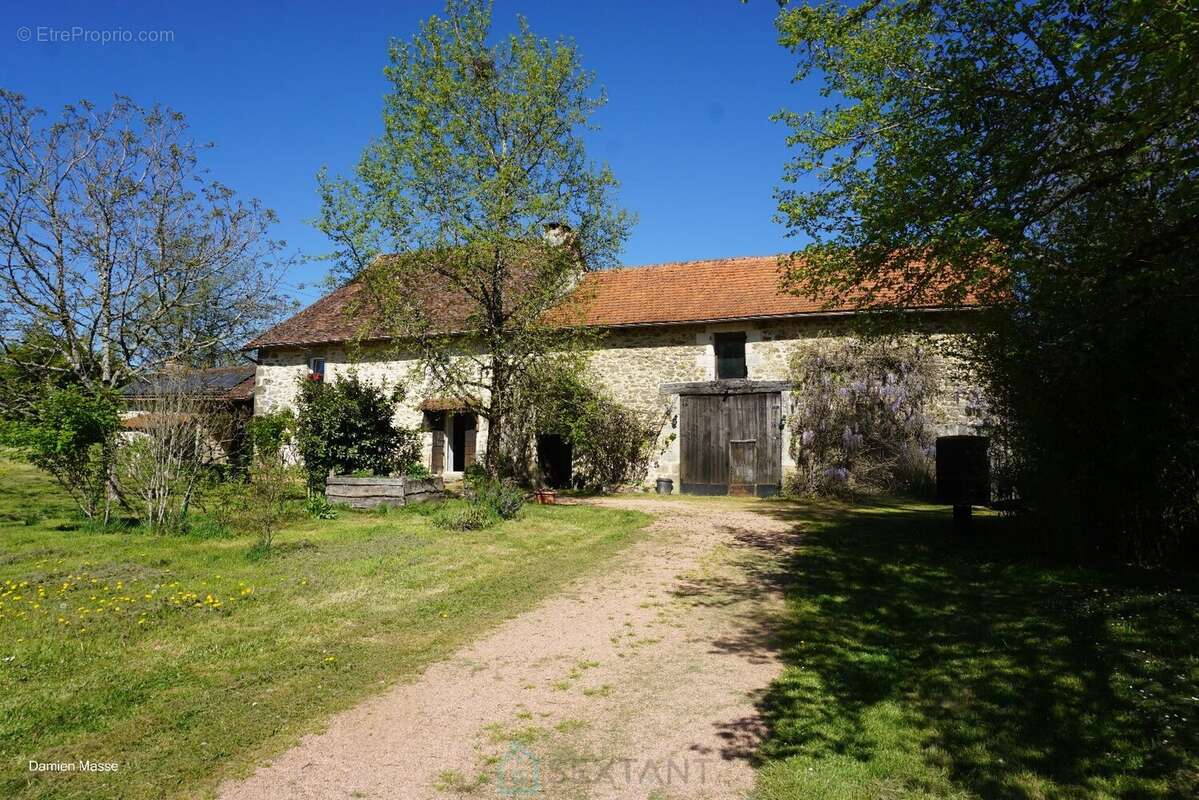 Maison à SAINT-SAUD-LACOUSSIERE