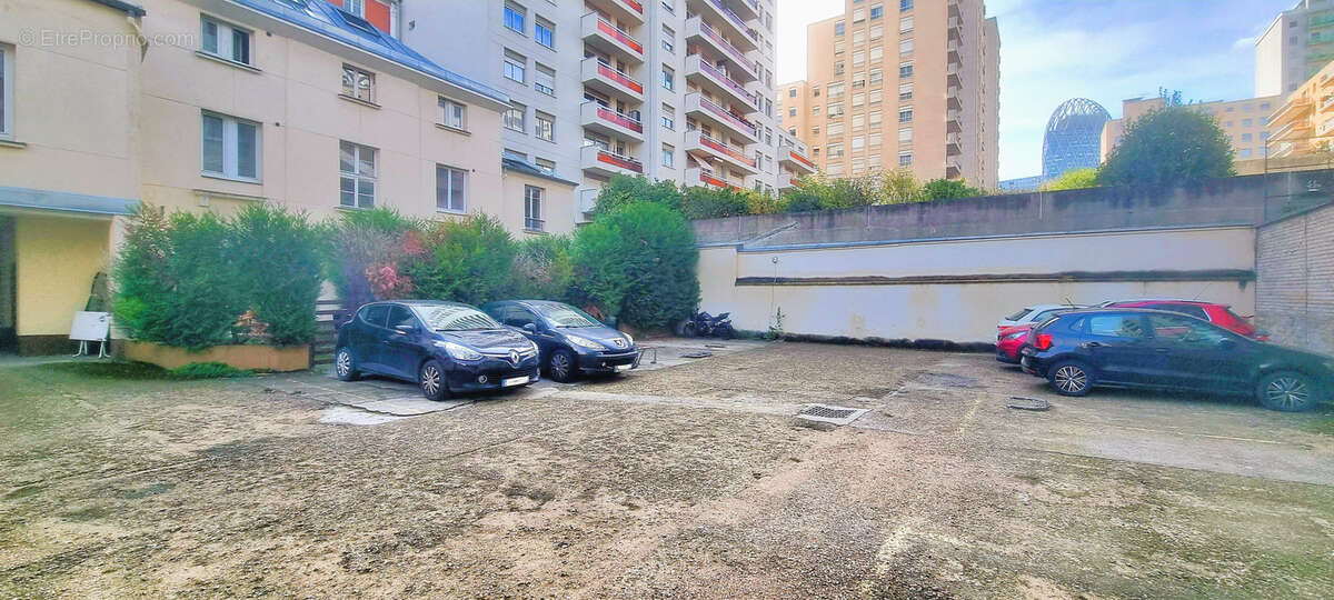 Parking à COURBEVOIE