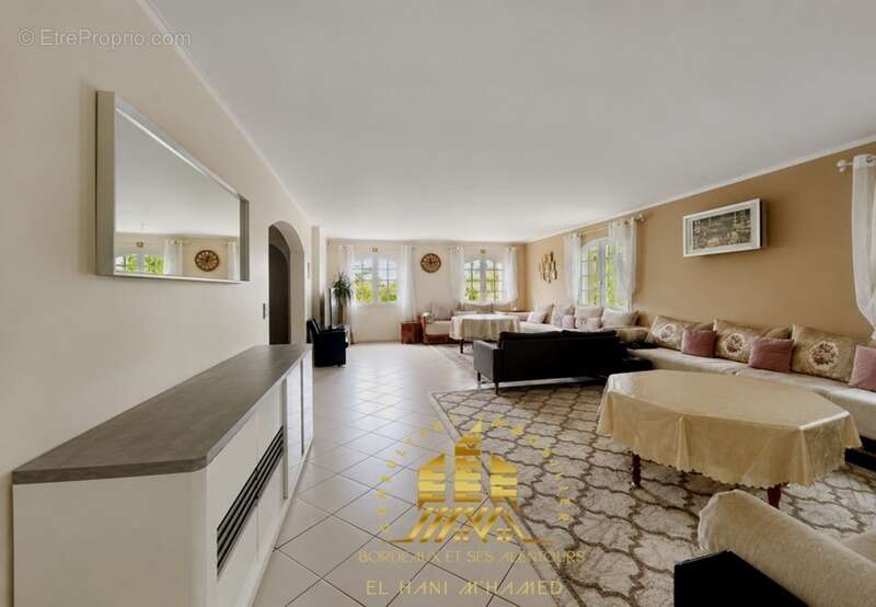 À SEULEMENT 10 MINUTES DE BORDEAUX ! Magnifique maison de plain-pied de 160 m² avec 4 chambres à Artigues - photo 4