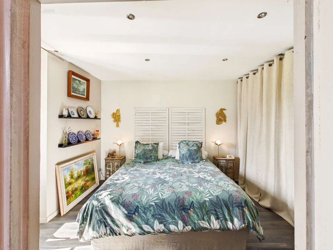 Maison rénovée en gardant tous les élements de l'époque, et commerces à pied! - photo 9