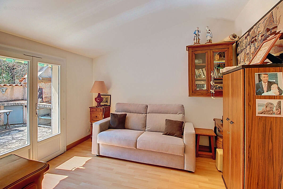 A VENDRE EN EXCLUSIVITE à TOURTOUR Maison de 132 m² + piscine + véranda de 15m² - photo 8