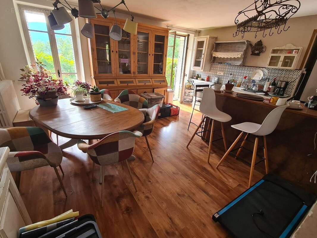 Maison 565 m² à Verrens-Arvey  - photo 3