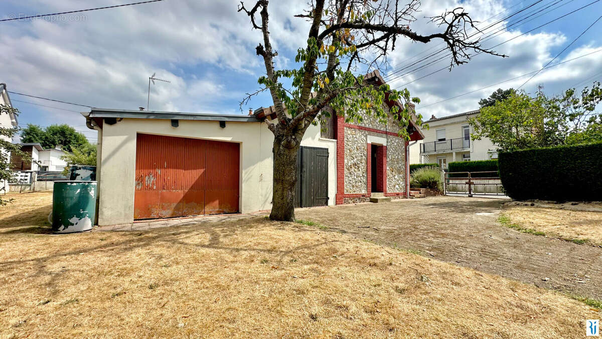 Maison 4 pièces avec double garage -  LE GRAND-QUEVILLY - photo 8
