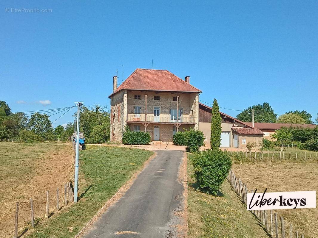 Maison à CHAVANNES-SUR-REYSSOUZE