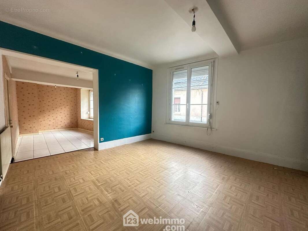 Un séjour spacieux de 32 m² comprenant ...