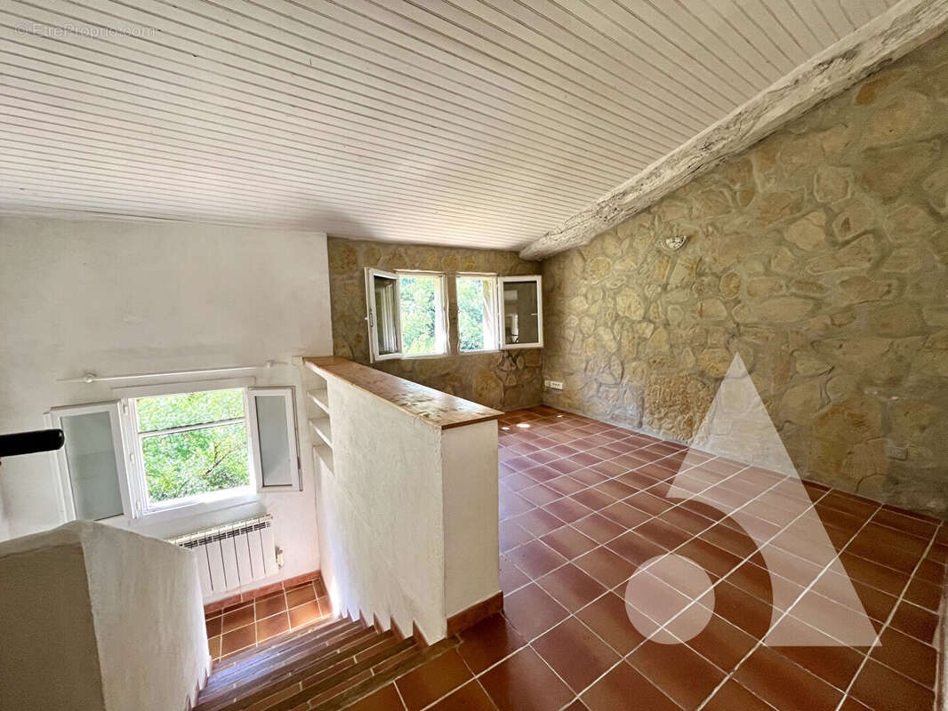 Appartement à ENTRECASTEAUX