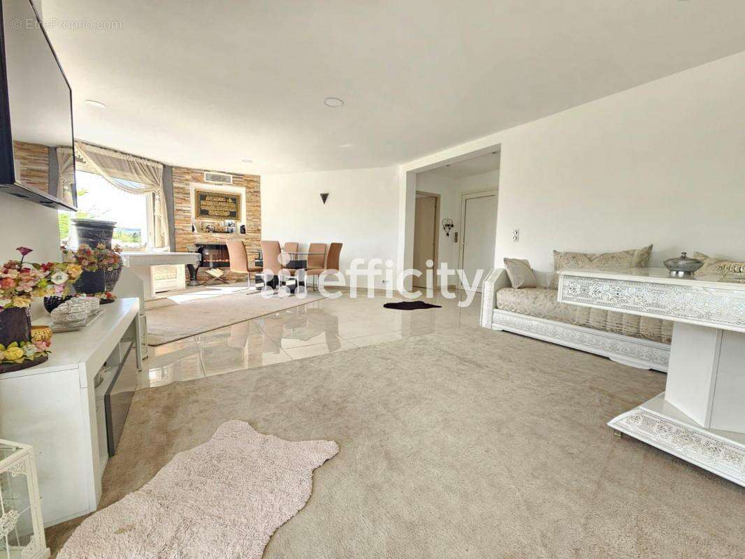 Maison à COURNONSEC