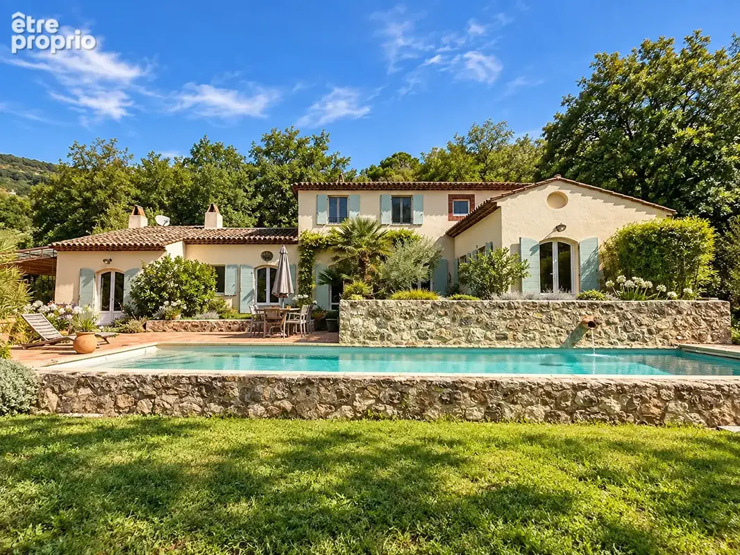 Grasse - Propriété de 251 m² avec piscine sur 1,2 hectare - photo 12