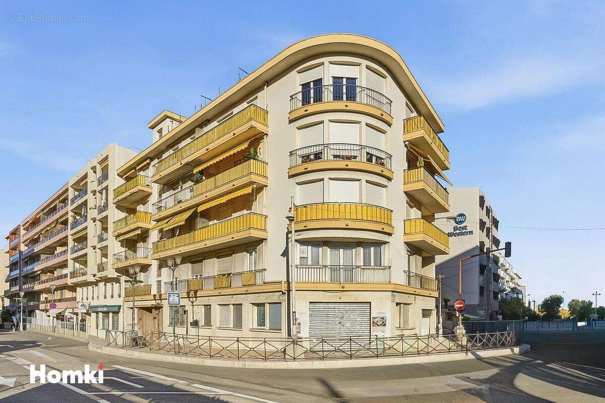 Appartement à SAINT-LAURENT-DU-VAR