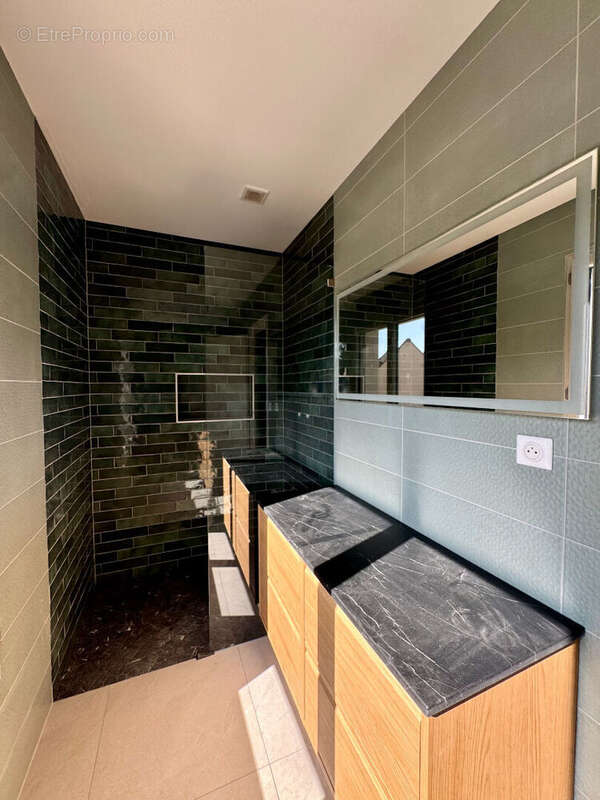 Maison à LE MESNIL-LE-ROI