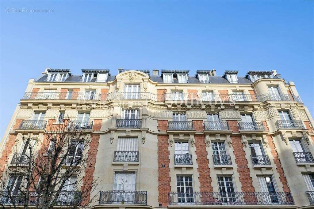 Appartement à NEUILLY-SUR-SEINE