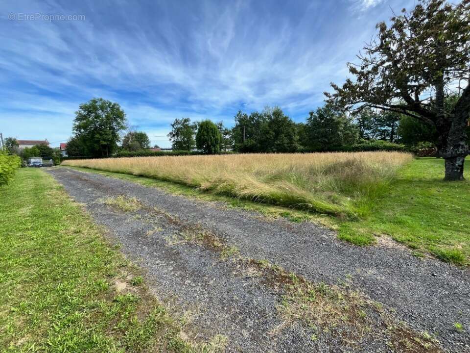 Terrain 1100 m² à Ytrac  - photo 2