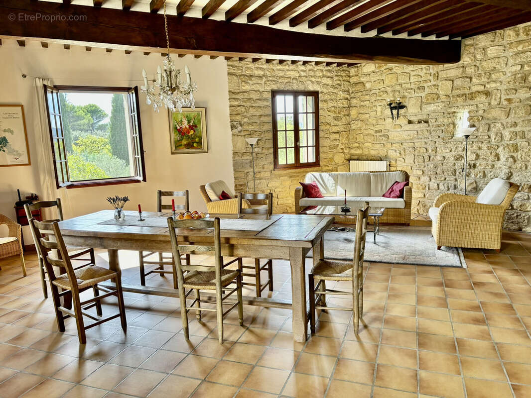 Maison à MALAUCENE