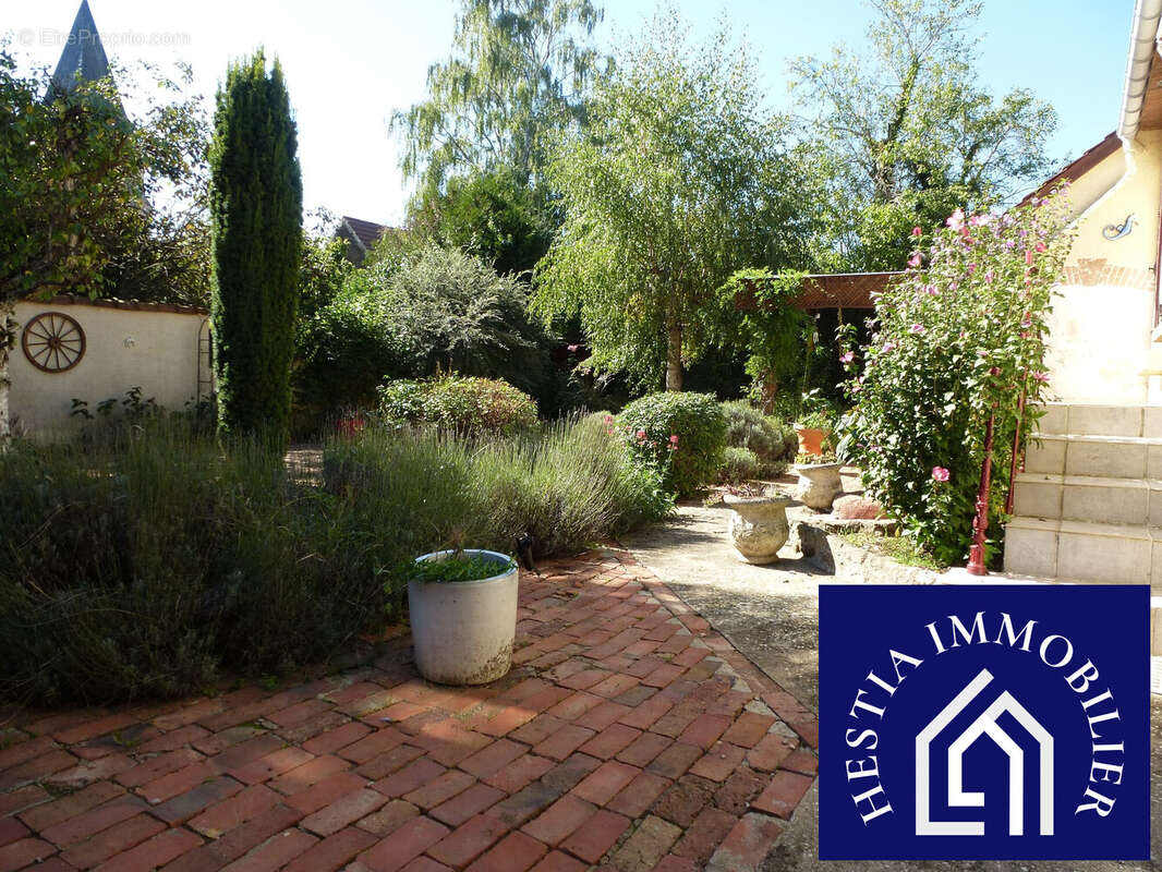 Maison à SAVIGNY-EN-TERRE-PLAINE