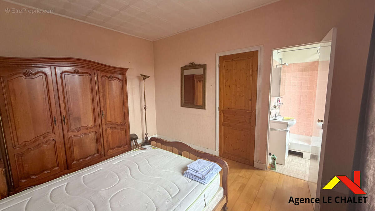 Maison 4 pièces - 82 m² - 3 chambres + possibilité d'une 4ème - Hyper centre-ville de Villeneuve-le-Roi - photo 12