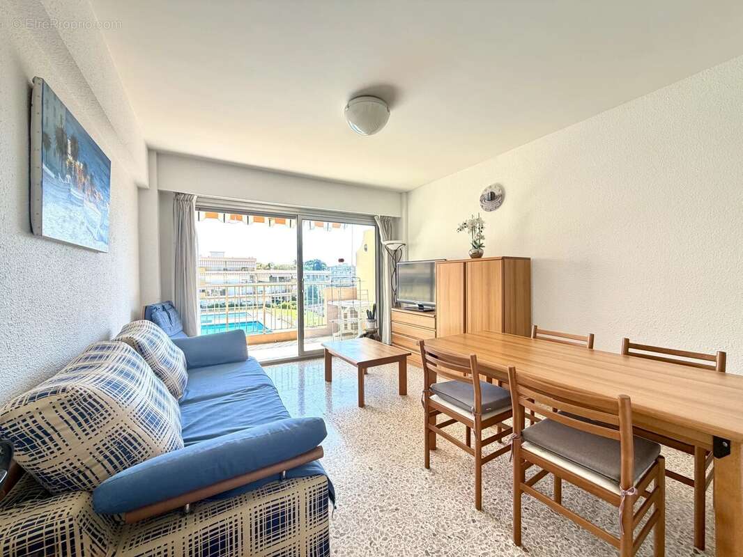 Deux pieces avec terrasse et parking vue sur le port - photo 4